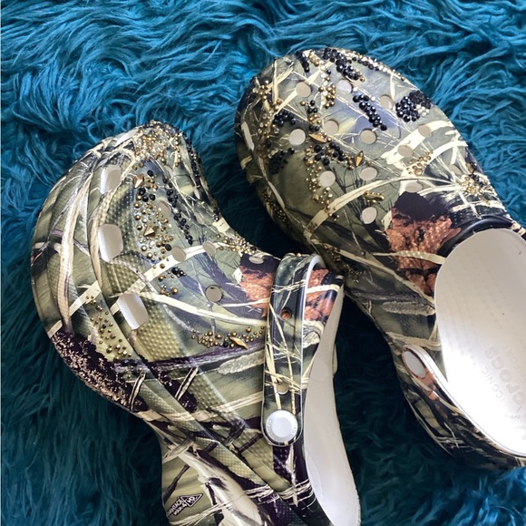 CROCS Camouflage Clogs with Beaded Details - Picture 7 of 9